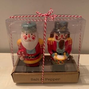 Salt & Pepper Shaker Santa Nutcracker Figurine 4 1/4 in high New NWT